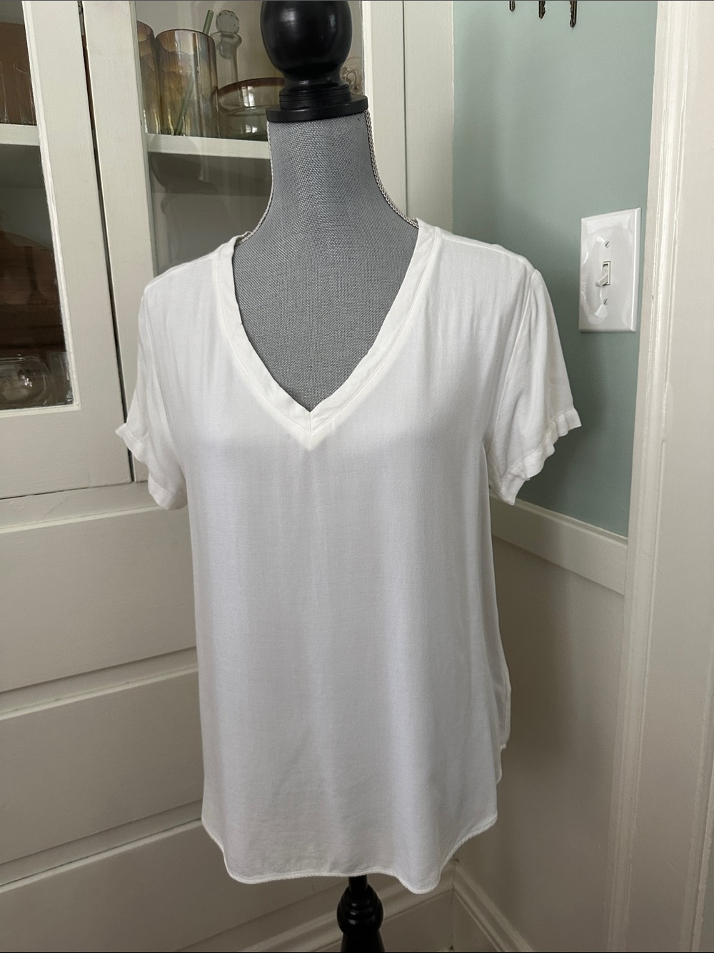 Anthro cloth & stone White V-Neck Short Sleeve T Shirt Blouse M High low drape